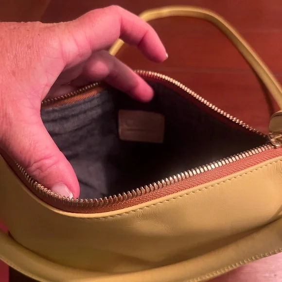 Clare V Yellow Petit Moyen - Picture 2 of 5